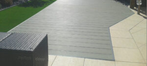 terrasse en composite et finitions aluminium avec gazon synthétique à bouzigues