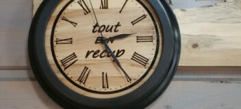 Horloge en fer et bois