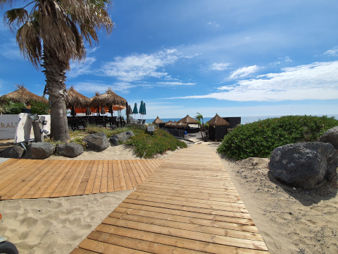 Terrasse en bois Quicktec pour bar de plage