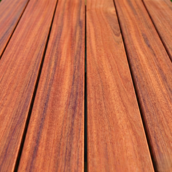 Lames de terrasse en bois Padouk d'Afrique, couleur rouge corail naturel, bois exotique classe 5